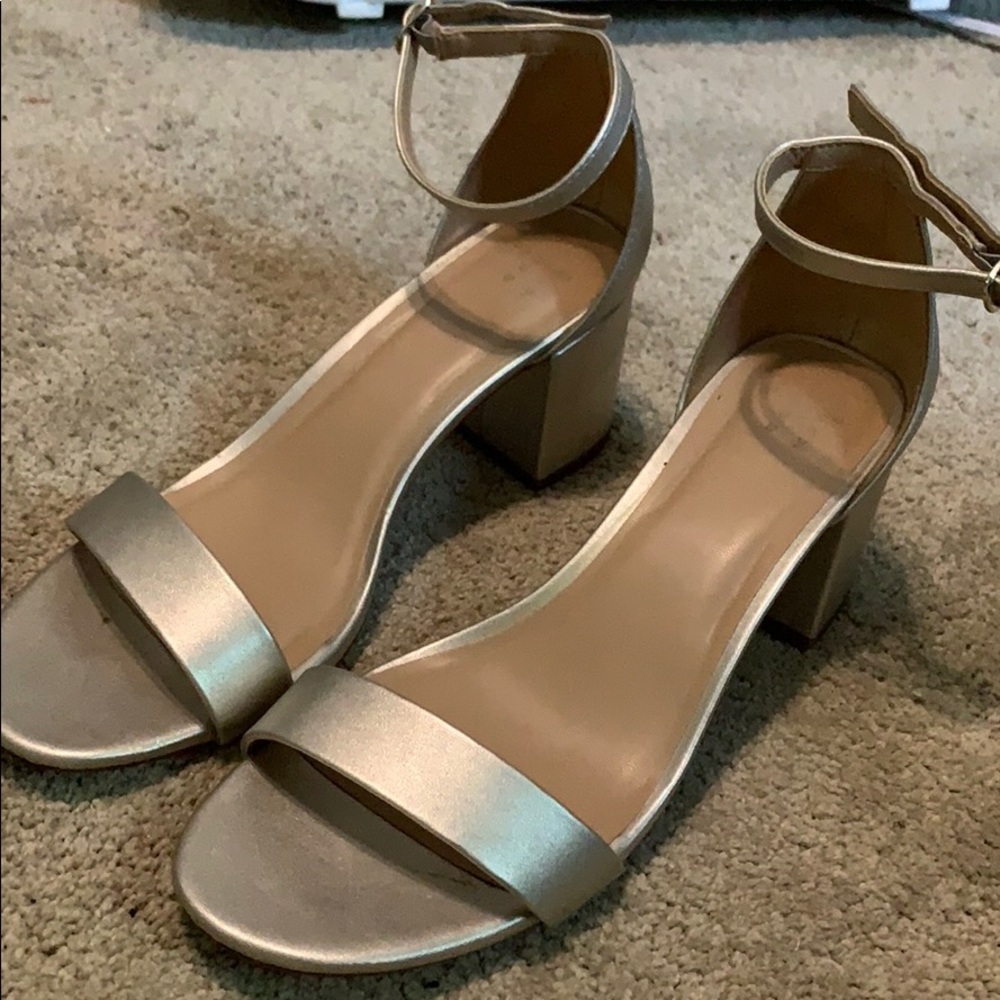 Short gold toned block heels